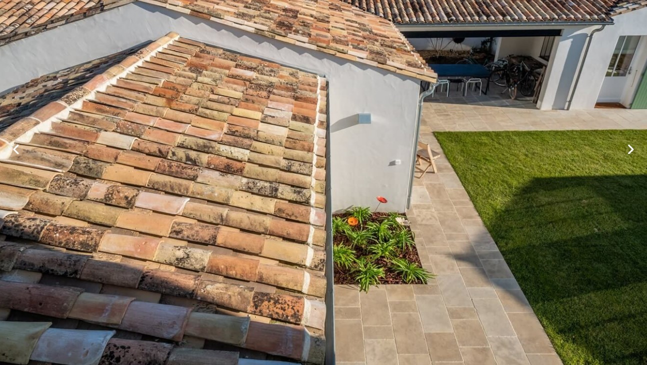 Façade blanche traditionnelle Île de Ré